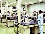 http://iishuusyoku.com/image/厳しい品質基準をクリアした開発施設で、次々と新製品を開発中！医薬品を製造する上では欠かせない品質管理基準「GMP」に適合する大規模な生産工場を保有しています。