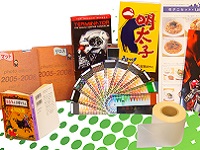 http://iishuusyoku.com/image/あなたの部屋にあるコミックや教科書、お菓子のパッケージ。もしかしたら、R社が提供した資材が使われているかも！
