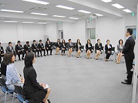 http://iishuusyoku.com/image/人材育成に力を入れているF社では、職種別・階層別の研修や会議が、年間を通して豊富に実施されており、充実した教育制度が整っています。