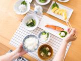 http://iishuusyoku.com/image/同社では、人々の食卓を彩るお手伝いをしています。同社の主力製品である昆布製品と豆製品は業界内でもトップシェアを誇っており、10年以上続いている製品数は148製品中94製品もあります。