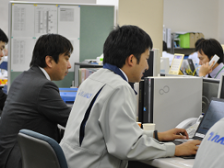 東証一部上場の総合物流会社グループ各社の業務システムの開発・運用・保守を担当しています。
