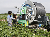 http://iishuusyoku.com/image/業界トップクラスの圧倒的な製品力を誇る同社は、日本でいち早く大型かんがい機械の導入を進めてきた超老舗企業です！