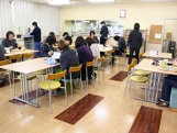 http://iishuusyoku.com/image/社員食堂では昼夕ともに安く栄養バランスのいい食事をとることができます。
