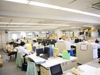 http://iishuusyoku.com/image/東京オフィスでは100名以上の社員が在籍しています。現地調査や打合せ等で外へ出ることも少なくないです。