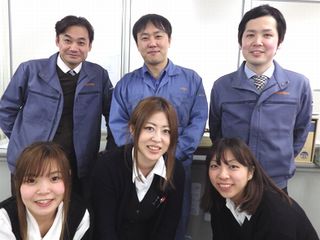 大正12年創業!気さくな社員が多くアットホームな社風が魅力の老舗企業です。ワイン用のコルクからスタートした同社は、工業用コルク・キャップパッキング・防蟻断熱材のメーカーとして今なお成長を続けています!