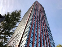 本社のあるオフィスビルの空調も同社がコーディネート。年間1,000件を超えるビルと関わっています!