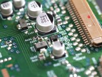 電子部品の1つ1つの部品は小さく細かいものですが、電気製品を動かす上でそれぞれなくてはならない必要不可欠なモノ。現在、電気自動車・スマートフォンなどの需要の高まりで電子部品のニーズも伸び続けています!